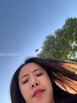 ️户外主播【qingqing-ss】高颜值长腿丝袜、公园、网吧大胆裸露自慰 截图10