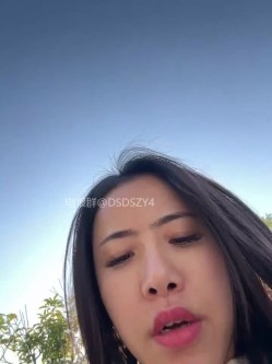 ️户外主播【qingqing-ss】高颜值长腿丝袜、公园、网吧大胆裸露自慰 截图13