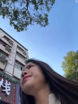 ️户外主播【qingqing-ss】高颜值长腿丝袜、公园、网吧大胆裸露自慰 截图16