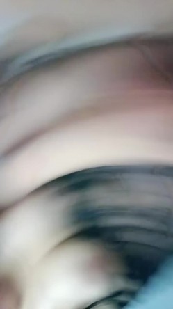 发骚的人妻少妇露脸情趣装丝袜诱惑跟大哥在家啪啪，舔弄大鸡巴舔菊花好骚，让大哥抠逼玩奶，各种爆草蹂躏 截图3