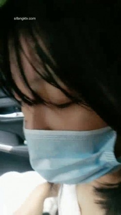 野外~玩刺激~玩心跳~【无敌小表妹】2男2女~车震小树林~茅屋~操出血，家中3P啪啪 截图1