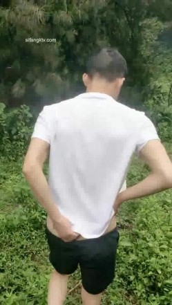 野外~玩刺激~玩心跳~【无敌小表妹】2男2女~车震小树林~茅屋~操出血，家中3P啪啪 截图2