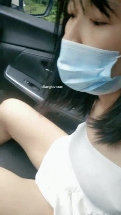 野外~玩刺激~玩心跳~【无敌小表妹】2男2女~车震小树林~茅屋~操出血，家中3P啪啪 截图8