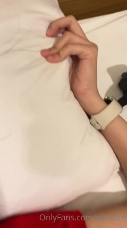 泰国纯天然反差少妇「dream」OF日常露脸性爱私拍 野外、阳台、车震、门口啪啪 现实OL网上母狗 截图7