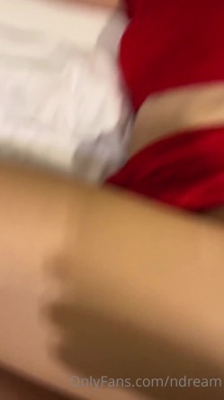 泰国纯天然反差少妇「dream」OF日常露脸性爱私拍 野外、阳台、车震、门口啪啪 现实OL网上母狗 截图13
