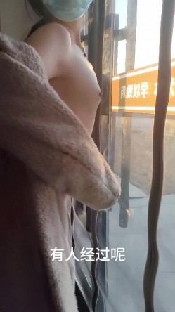 露出界天花板满级狂人！身材苗条性感网红【兔兔】私拍，学校公园商场各种场所人前露出翻屁眼露逼紫薇喷水 截图7