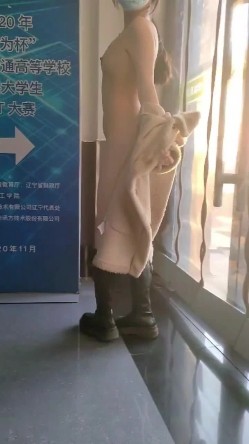 露出界天花板满级狂人！身材苗条性感网红【兔兔】私拍，学校公园商场各种场所人前露出翻屁眼露逼紫薇喷水 截图12