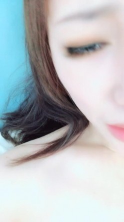 35岁的周夫人，妙龄阿姨，深夜守闺房，无男人无性欲，只有手和跳蛋，仔细听这呻吟是有多么饥渴！ 截图9