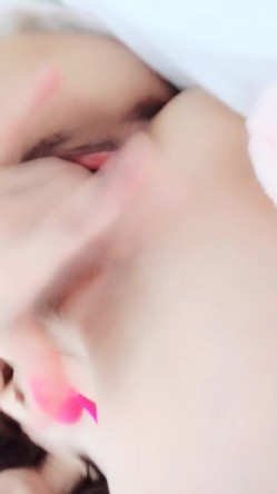 35岁的周夫人，妙龄阿姨，深夜守闺房，无男人无性欲，只有手和跳蛋，仔细听这呻吟是有多么饥渴！ 截图13