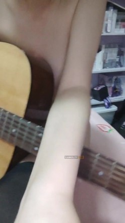 ️正宗大学生宿舍直播【困困兔】道具狂插流白浆，眼镜妹，室友睡着偷偷脱光，身材不错诱人 截图8
