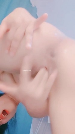 ️超级阿黑颜自慰狂魔【小怪兽】高强度道具双洞自慰，高潮大小便失禁屎尿喷涌，满嘴骚话不断，全程刺激直戳你的XP 截图6