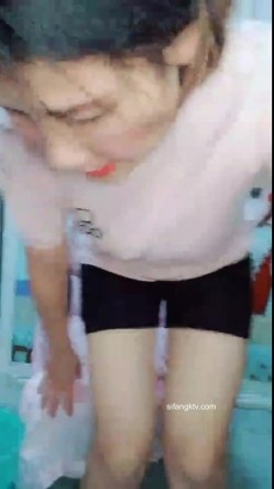 骚货奶妈~【哺乳期】收费自慰挤奶~跳蛋~道具~呻吟声好刺耳，骚逼和大奶子，挑逗你们！ 截图14