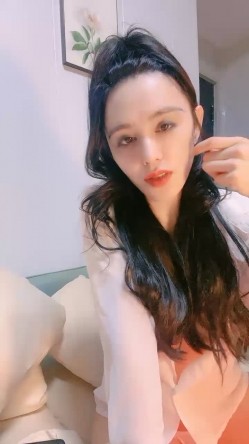御姐范十足骚女！带上眼镜更有味！白丝袜美腿，拨开丁字裤掰穴，紧致小穴揉搓，娇喘呻吟骚话不断 截图1