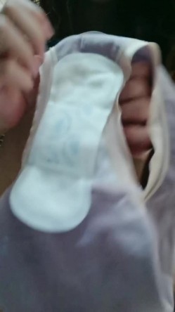 年轻新人妹子，一个露脸跳蛋自慰，黄瓜爆菊花，呻吟不断 截图4
