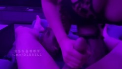 武汉富二代泡良大神「Y先生」推特约炮实录，部分女主微露脸，跑车外口交后入啪啪，欲求不满少妇3P，边欣赏AV边做爱！ 截图1