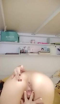 清纯漂亮的小美女主播翘屁股诱惑 全裸掰穴 最后浴室洗澡 截图4