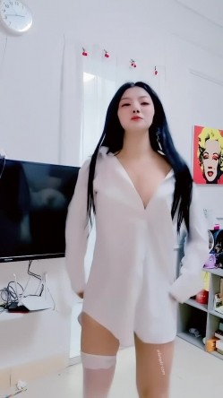 青春无敌，抖音风艺校美少女【杨晓花】定制福利，露脸露点，各种热门BGM裸舞 截图1