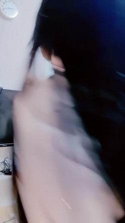 青春无敌，抖音风艺校美少女【杨晓花】定制福利，露脸露点，各种热门BGM裸舞 截图3
