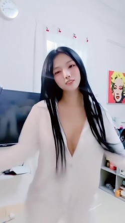 青春无敌，抖音风艺校美少女【杨晓花】定制福利，露脸露点，各种热门BGM裸舞 截图5