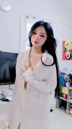 青春无敌，抖音风艺校美少女【杨晓花】定制福利，露脸露点，各种热门BGM裸舞 截图7
