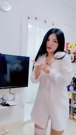 青春无敌，抖音风艺校美少女【杨晓花】定制福利，露脸露点，各种热门BGM裸舞 截图9