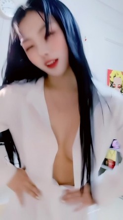 青春无敌，抖音风艺校美少女【杨晓花】定制福利，露脸露点，各种热门BGM裸舞 截图10