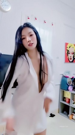 青春无敌，抖音风艺校美少女【杨晓花】定制福利，露脸露点，各种热门BGM裸舞 截图12
