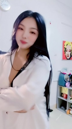 青春无敌，抖音风艺校美少女【杨晓花】定制福利，露脸露点，各种热门BGM裸舞 截图13