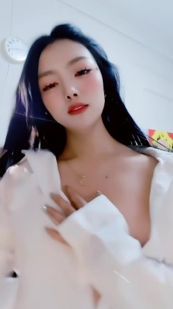青春无敌，抖音风艺校美少女【杨晓花】定制福利，露脸露点，各种热门BGM裸舞 截图15