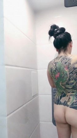 气质少妇巨乳【90大姨子】霸气背纹BBW，深喉内射又肛塞，露脸性爱全程高能 截图3