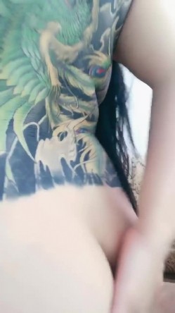 气质少妇巨乳【90大姨子】霸气背纹BBW，深喉内射又肛塞，露脸性爱全程高能 截图4