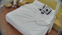 公寓酒店漂亮的小妓女天天晚上都成了空虚男人的寄托 一会就来了三位 前后两人还行 中间是个秒男 截图5