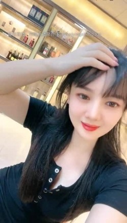 颜值少妇【烟酒店老板娘（羊羊）】在店里自慰喷水，道具自慰，大胆掰逼，颜值顶 截图4