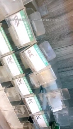 颜值少妇【烟酒店老板娘（羊羊）】在店里自慰喷水，道具自慰，大胆掰逼，颜值顶 截图11