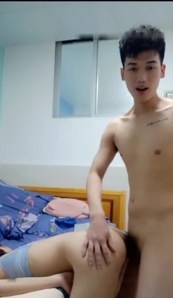 (耐操小姨子 )出租屋身材不错的同居情侣连续做爱这妹子逼毛好性感 截图13