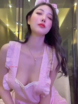 秀人网杨晨晨最新半裸娇喘和土豪啪啪视频流出 颜值真的很高S型身材太棒了饱满玉乳性感黑丝 截图2