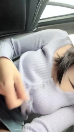 【京鱼儿】19岁童颜巨乳少女 各种服装 道具自慰 20小时，超大合集 截图9