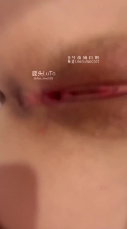 超美性感尤物人妻『鹿头LuTo』老婆被前后玩弄 两个单男前后夹击我老婆 后面大鸡巴猛插小穴，啪啪干得她腿软 截图2