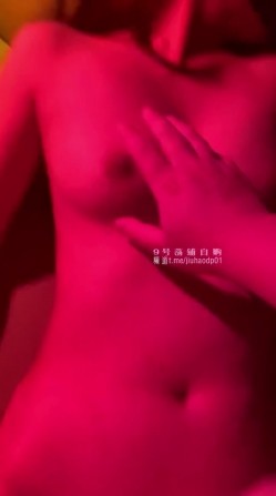 超美性感尤物人妻『鹿头LuTo』老婆被前后玩弄 两个单男前后夹击我老婆 后面大鸡巴猛插小穴，啪啪干得她腿软 截图16