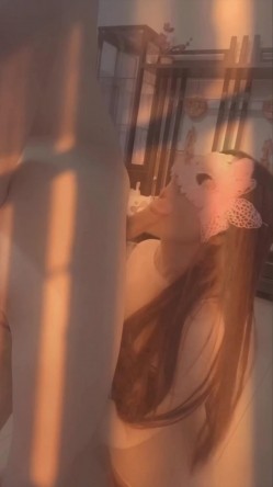 高颜值少数民族东莞女神【雪糕】露脸私拍，吹拉弹唱还玩女王调教啪啪足交相当炸裂 截图10
