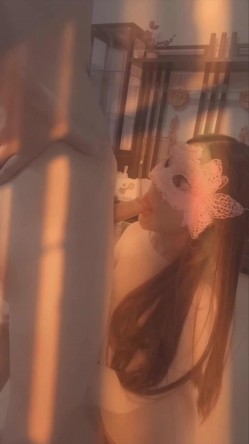 高颜值少数民族东莞女神【雪糕】露脸私拍，吹拉弹唱还玩女王调教啪啪足交相当炸裂 截图16