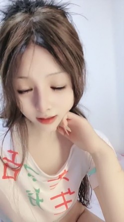 萝莉校花推荐 超正点【1点萝】美到让你鸡巴翘起 道具自慰喷水 看脸就能射的学生妹 罕见啪啪干爽 截图4