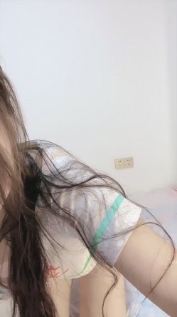 萝莉校花推荐 超正点【1点萝】美到让你鸡巴翘起 道具自慰喷水 看脸就能射的学生妹 罕见啪啪干爽 截图7