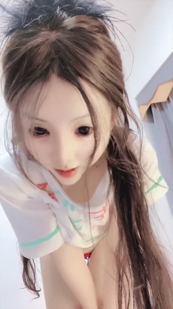 萝莉校花推荐 超正点【1点萝】美到让你鸡巴翘起 道具自慰喷水 看脸就能射的学生妹 罕见啪啪干爽 截图9
