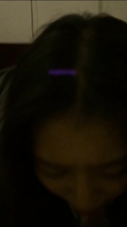 “有点大轻点啊~”精彩对白黑丝美女贱货被社会纹身小帅哥按着头暴力口交到干呕撅着肥臀后入呻吟刺激都给操哭了 截图5