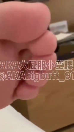 推特极品骚婊【AKA大屁股小蛮腰】骨灰级绿帽，邀约单男调教娇妻，3P大战 截图5
