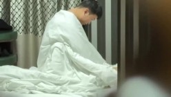 猫眼偷拍 服务员隔门偷窥大学生情侣小胖和女友电竞酒店内疯狂做爱 截图3