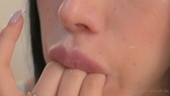 深喉女神，亚裔母狗【李露丝】露脸私拍，深喉口爆肛交啪啪野战，各式各样性爱自拍 截图16