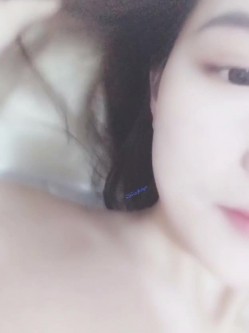 露脸才是王道！高颜长腿极品身材外围绿茶婊【琳琳子】福利~洗澡紫薇足交啪啪你的女神有钱人的母狗 截图3