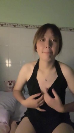 【橘子花的叶子】，跟男友没羞没臊的同居生活，小姐姐性欲超强，阴毛之浓密真是令人发指 截图3